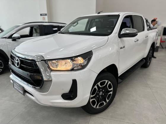 TOYOTA HILUX 2.8 D-4D TURBO DIESEL CD SRV 4X4 AUTOMÁTICO TOYOTA HILUX 2.8 D-4D TURBO DIESEL CD SRV 4X4 AUTOMÁTICO
